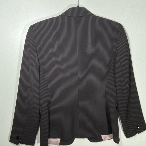 Tahari Blazer Arthur S. Levine Brown Pinstripe Size 6 Petite - Picture 6 of 6